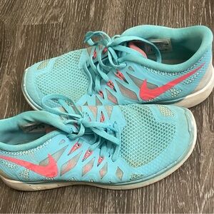 nike free run 5.0 blue and pink